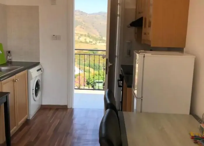 Panoramic Holidays Apartment *